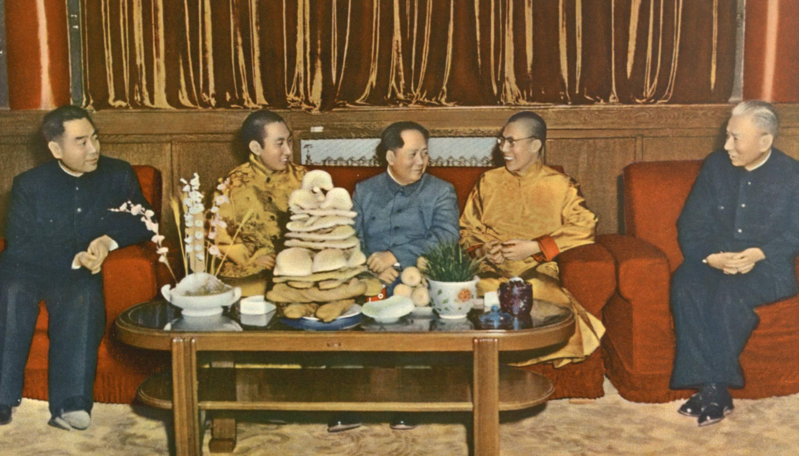 El Dalai Lama reunido con Mao antes del exilio