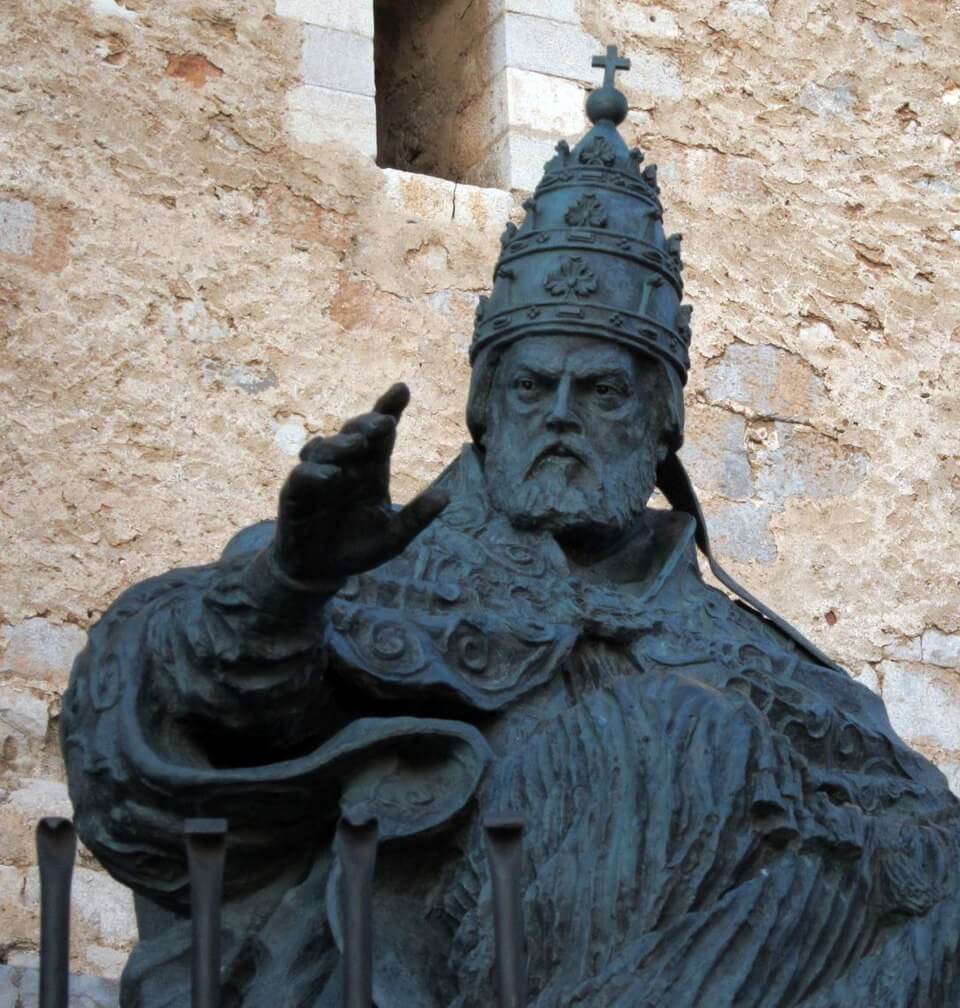 Escultura del Papa Luna, Benedicto XIII